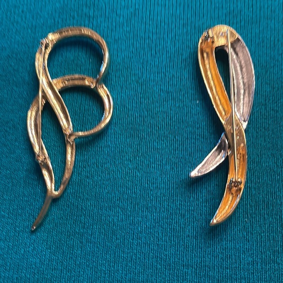 Lapel pins.  Two pins perfect for lapels. - Picture 4 of 4